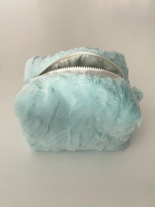 Amora Blueberry Beauty Case